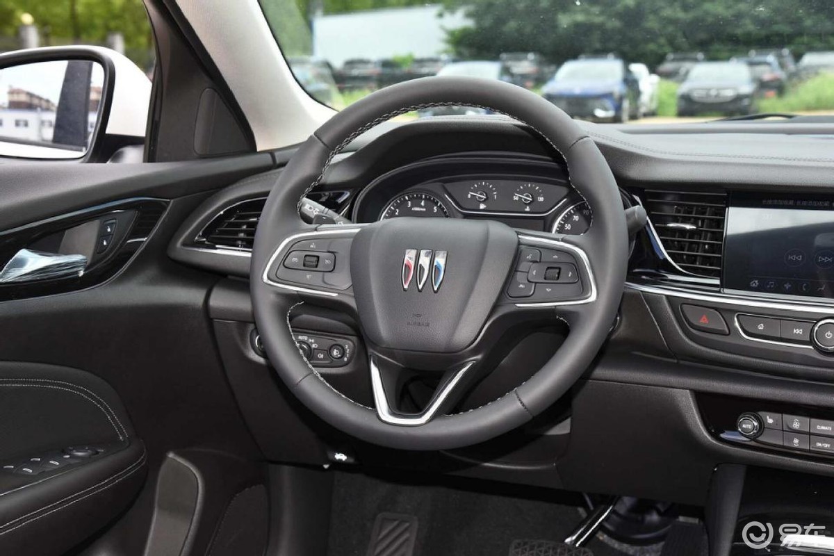 新款别克君威来袭，15.98万起，车长超4米9全系9AT