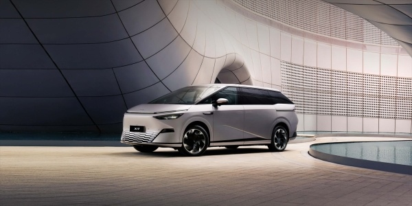 理想 MEGA 3月1日发布，流量能变成销量吗？