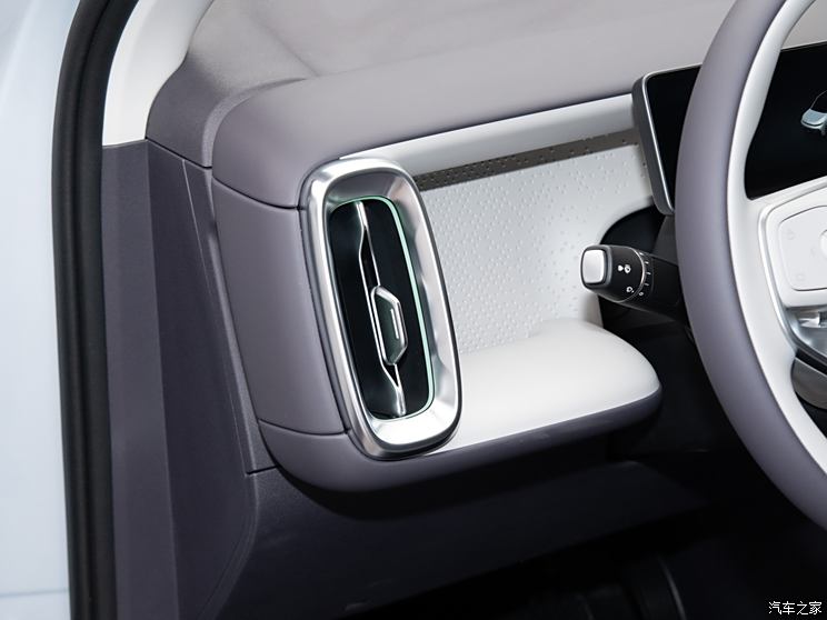 零跑B10内饰正式亮相，并于3月10日开启预售，聚焦10-15万市场