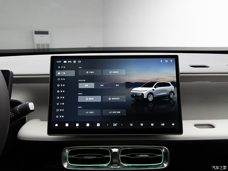 零跑B10内饰正式亮相，并于3月10日开启预售，聚焦10-15万市场