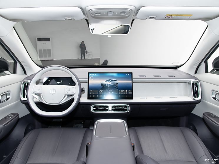 零跑B10内饰正式亮相，并于3月10日开启预售，聚焦10-15万市场