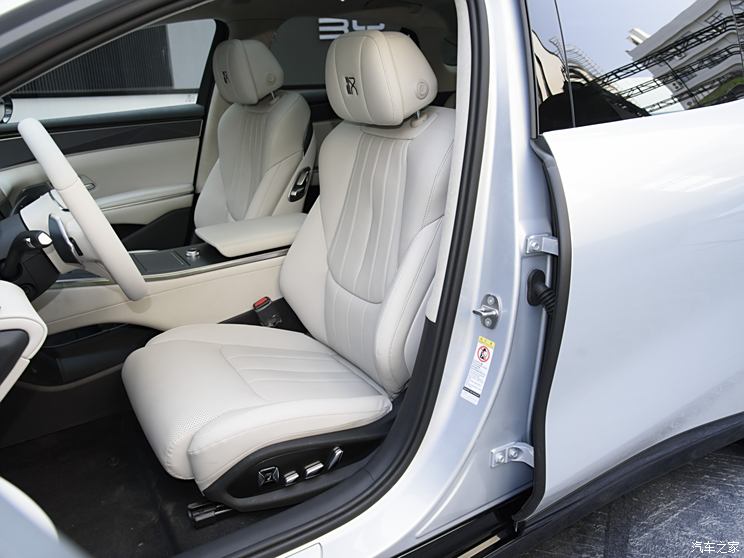 比亚迪汉L EV预售27万元起 0-100km/h加速2.7秒 最高车速305km/h