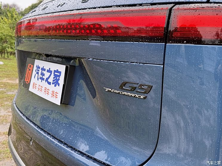 2025款小鹏G9正式亮相，全系标配高阶智驾及双腔空气悬架等