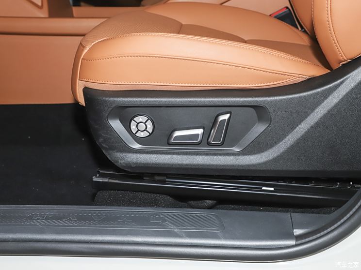 配备第二代Hi4插混系统+高阶智驾 二代哈弗枭龙MAX迎来首发亮相