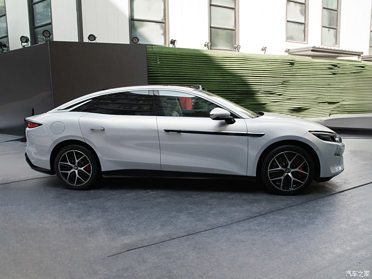 比亚迪汉L EV预售27万元起 0-100km/h加速2.7秒 最高车速305km/h