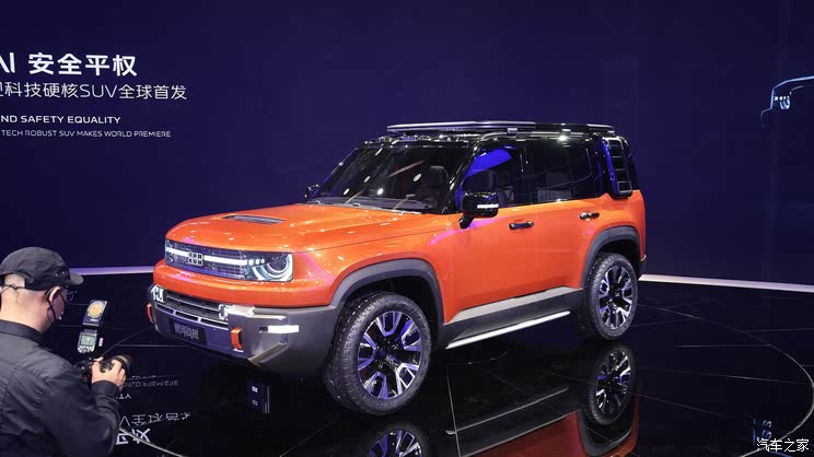 2025上海车展：吉利硬核SUV银河战舰首发