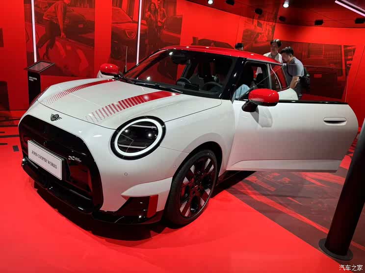 2025上海车展：MINI全家福来了 敞篷版上市 还有电动JCW！