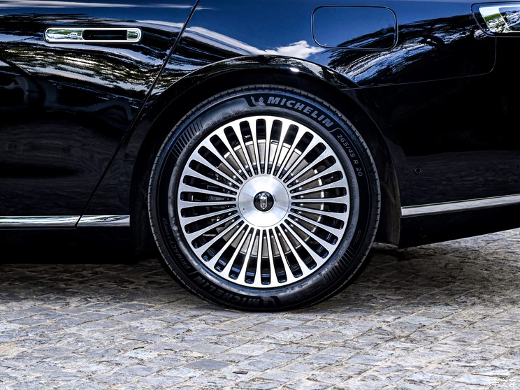 售70.8万起 增程/纯电双动力 搭载HUAWEI ADS 4 尊界S800上市