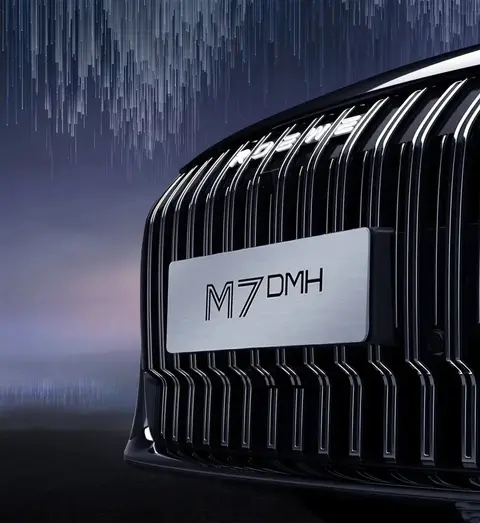 上汽荣威M7 DMH，前劳斯莱斯设计师