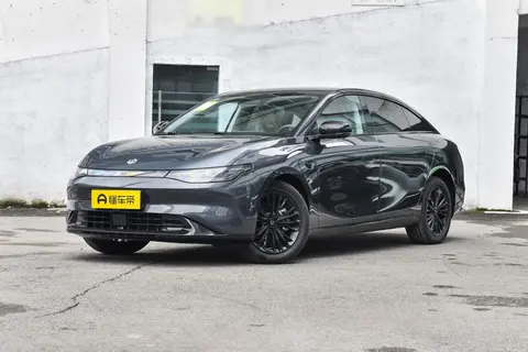 零跑C01全系车型，对于不同的配置版本，消费者该如何选择？