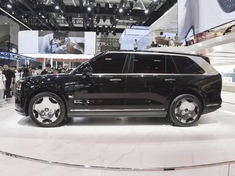 想啃掉库里南，极氪9X内饰曝光