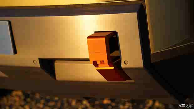 2025洛杉矶车展：现代Crater概念车发布 外观机甲风/内饰超硬核