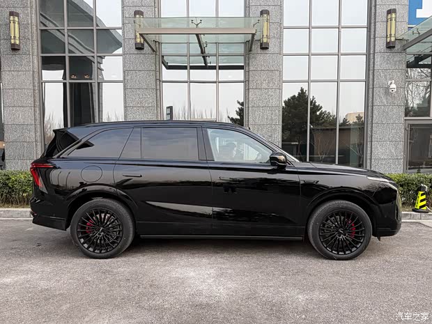 限时售27.58万起 VLA大模型六座插混SUV 魏牌蓝山智能进阶版上市