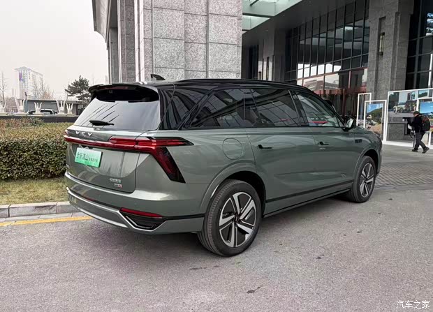 限时售27.58万起 VLA大模型六座插混SUV 魏牌蓝山智能进阶版上市